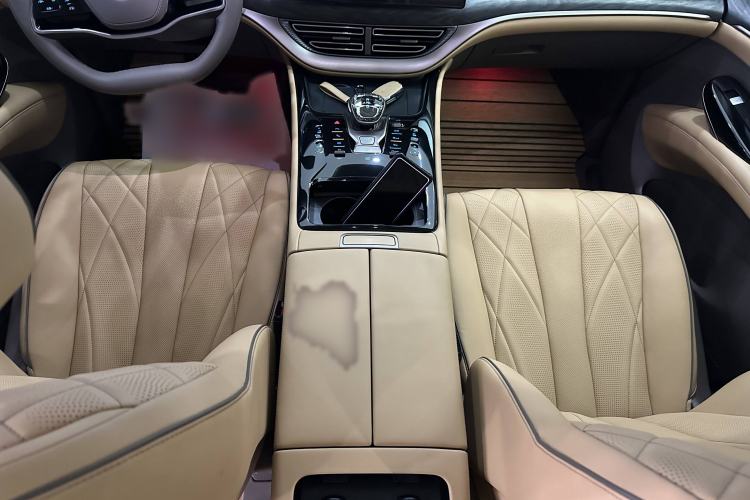 Used Denza D9 2023 DM-i 945 Business Edition Interior 4