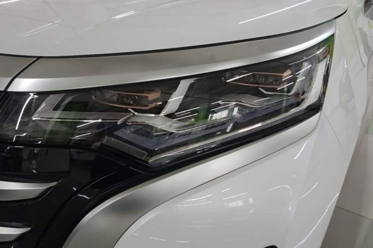 Used Denza D9 2023 DM-i 965 Luxury Model Left Front Headlight