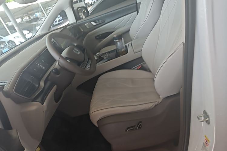 Used Denza D9 2023 DM-i 965 Luxury Model Left Front Seat