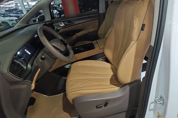 Used Denza D9 2023 DM-i 945 Business Edition Left Front Seat