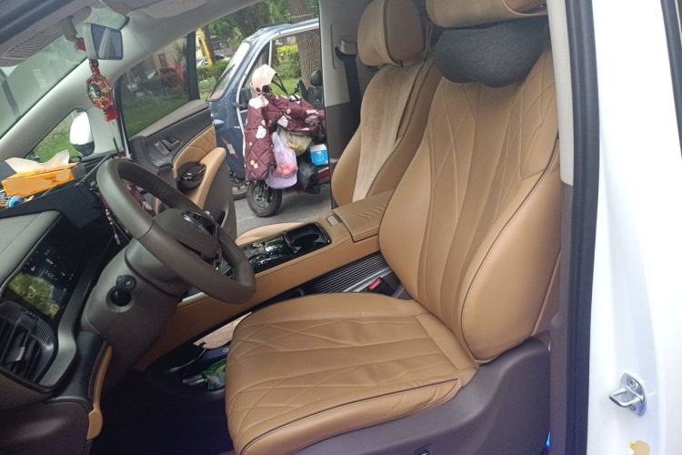 Used Denza D9 2023 DM-i 965 Luxury Model Left Front Seat