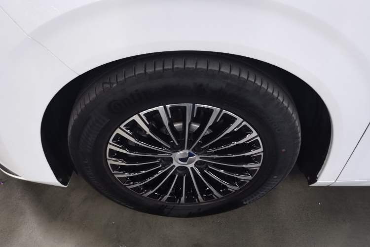 Used Denza D9 2023 DM-i 965 Luxury Model Left Front Wheel Hub