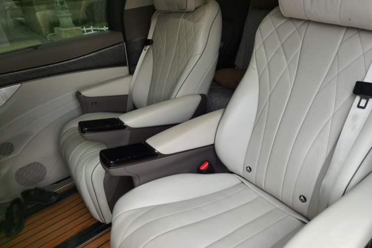 Used Denza D9 2023 DM-i 965 Luxury Model Left Rear Seat