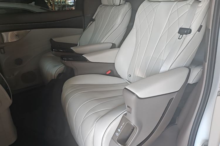 Used Denza D9 2023 DM-i 965 Luxury Model Left Rear Seat