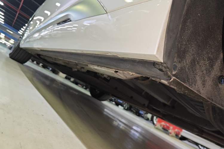 Used Denza D9 2023 DM-i 945 Business Edition Left Side Sill