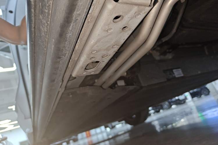 Used Denza D9 2023 DM-i 965 Luxury Model Left Side Sill