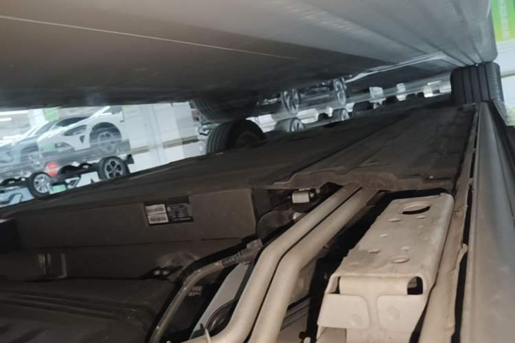 Used Denza D9 2023 DM-i 965 Luxury Model Left Side Sill