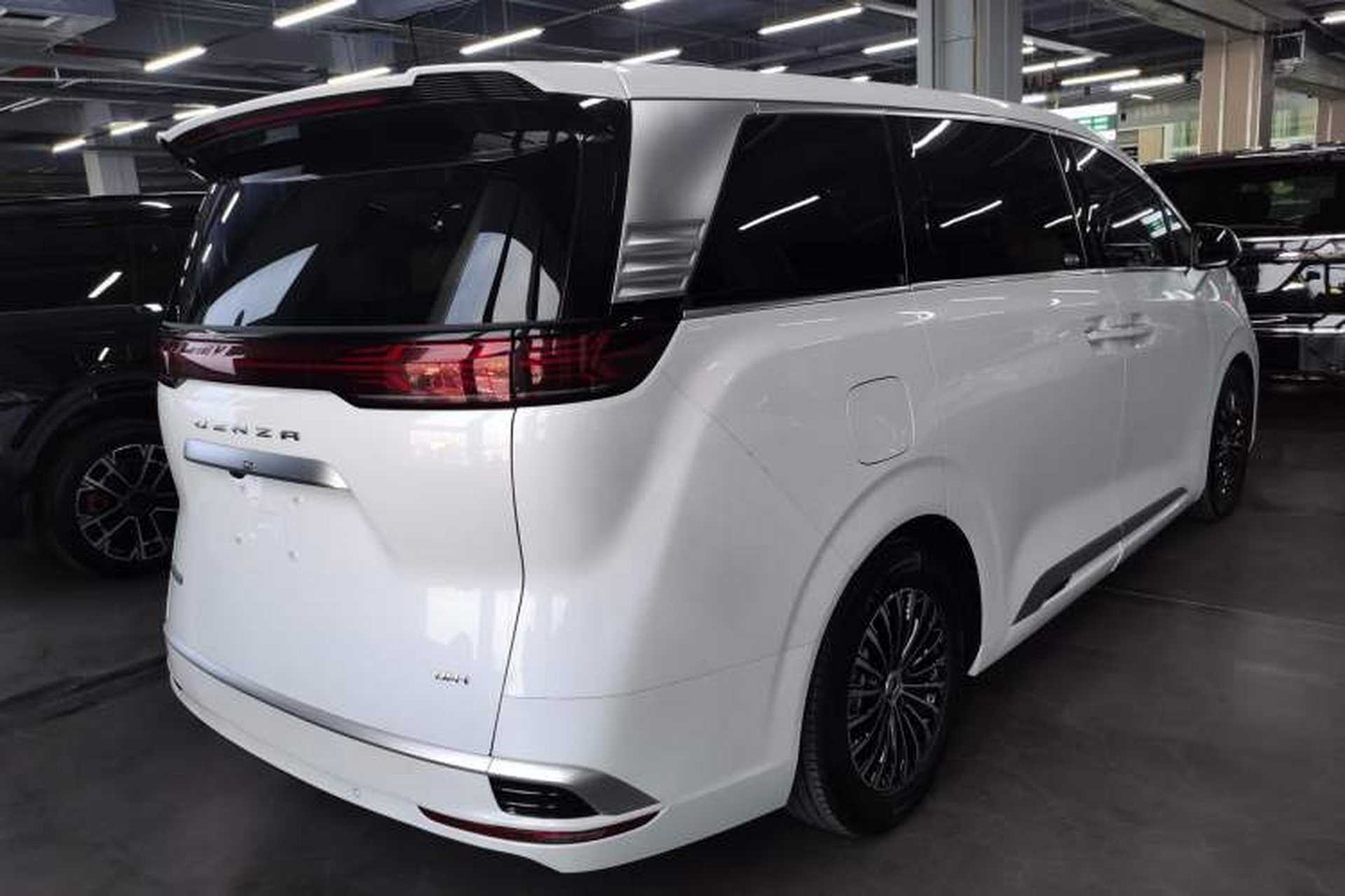 Used Denza D9 2023 DM-i 965 Luxury Model Rear Right 45 Deg