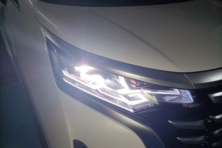 Used Denza D9 2023 DM-i 965 Luxury Model Right Front Headlight