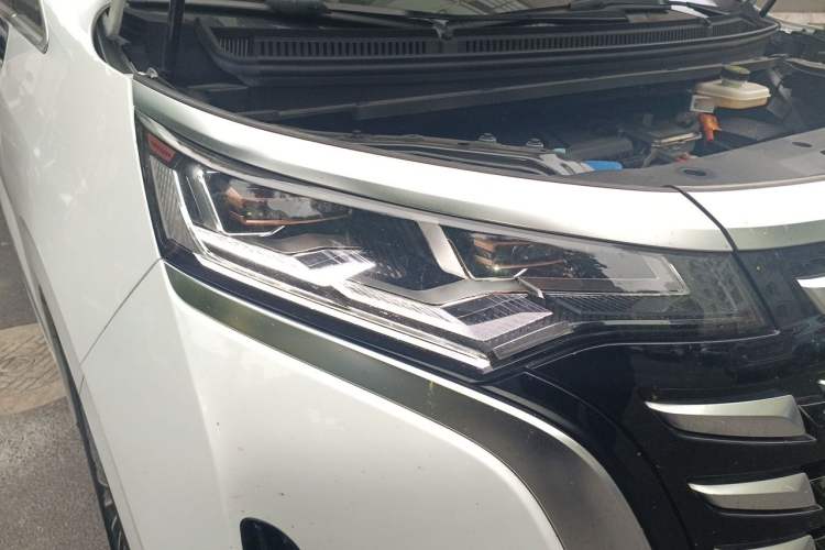 Used Denza D9 2023 DM-i 965 Luxury Model Right Front Headlight