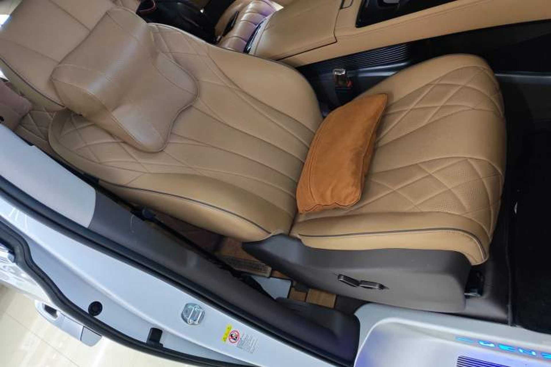 Used Denza D9 2023 DM-i 945 Business Edition Right Front Seat