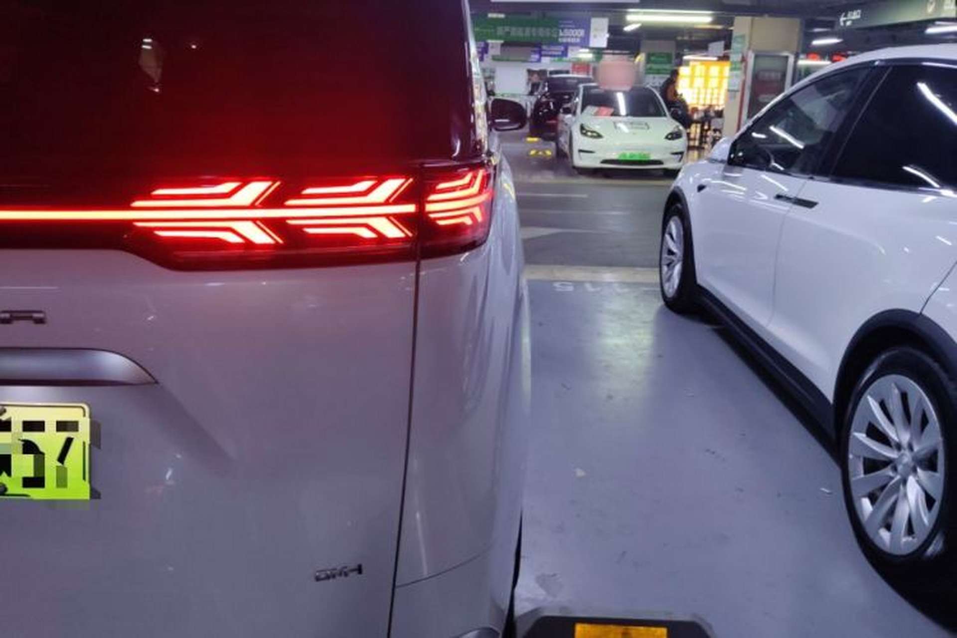 Used Denza D9 2023 DM-i 965 Luxury Model Right Rear Taillight