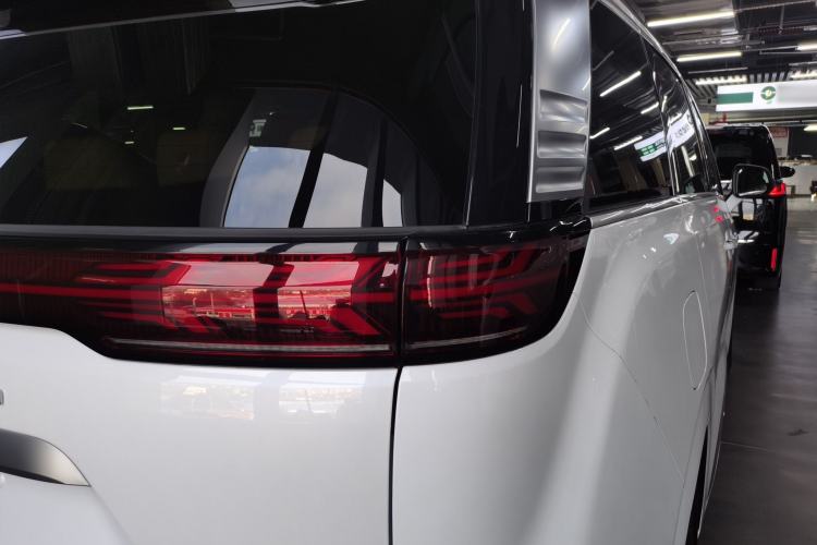 Used Denza D9 2023 DM-i 965 Luxury Model Right Rear Taillight