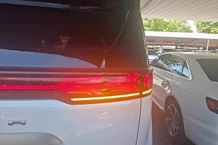 Used Denza D9 2023 DM-i 965 Luxury Model Right Rear Taillight