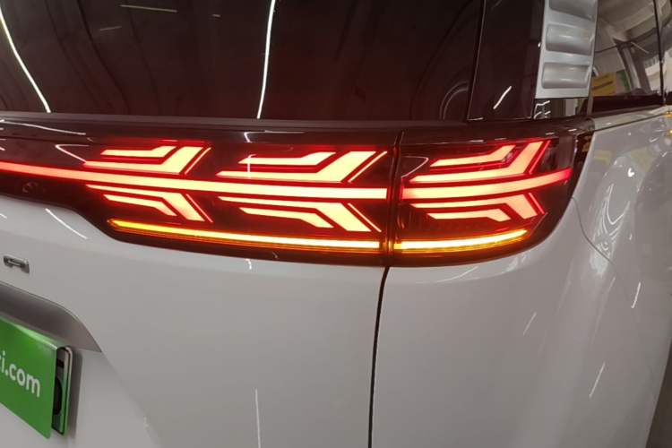 Used Denza D9 2023 DM-i 965 Luxury Model Right Rear Taillight