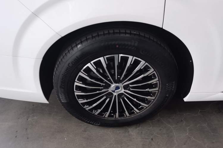 Used Denza D9 2023 DM-i 965 Luxury Model Right Rear Wheel Hub