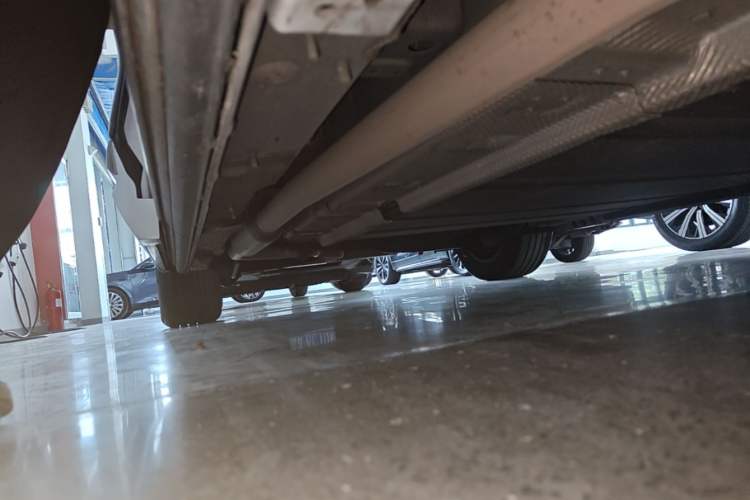 Used Denza D9 2023 DM-i 965 Luxury Model Right Side Sill