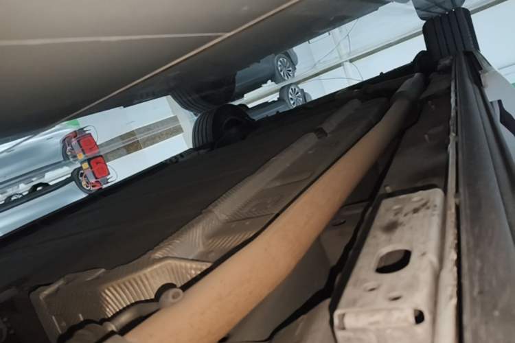Used Denza D9 2023 DM-i 965 Luxury Model Right Side Sill