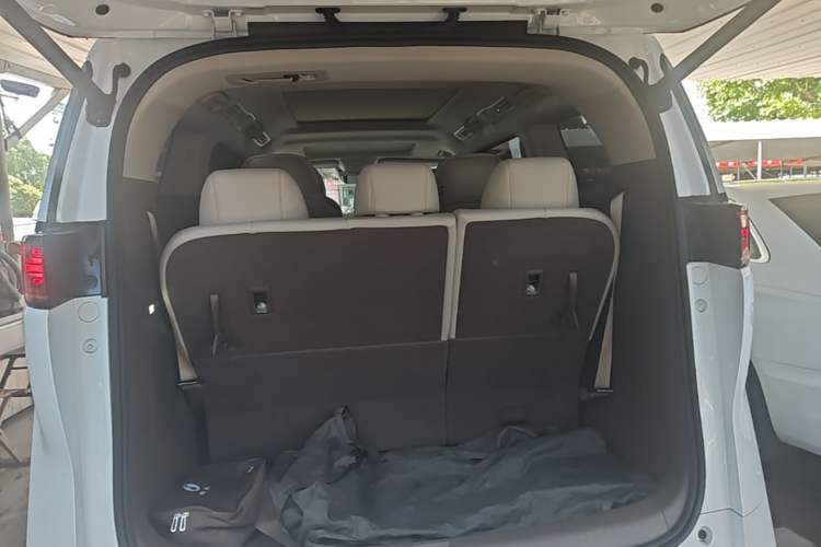 Used Denza D9 2023 DM-i 965 Luxury Model Trunk
