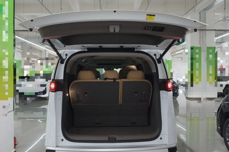 Used Denza D9 2023 DM-i 965 Luxury Model Trunk