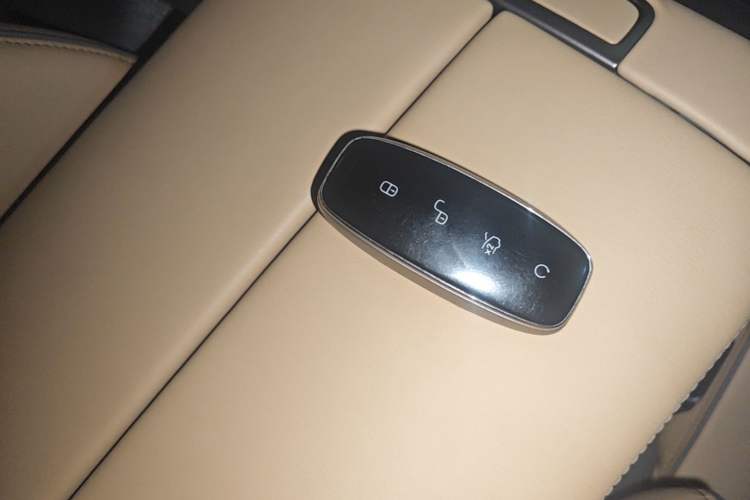 Used Denza D9 2023 DM-i 945 Business Edition Vehicle Key