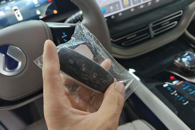 Used Denza D9 2023 DM-i 965 Luxury Model Vehicle Key