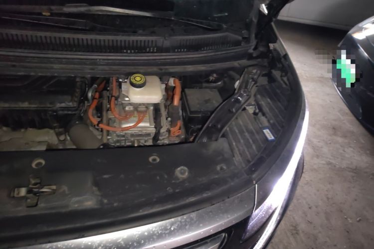 Used Denza D9 2023 PREMIER Founder Edition Engine Bay Left