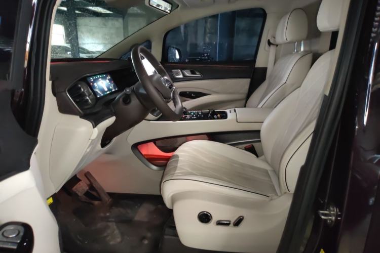 Used Denza D9 2023 PREMIER Founder Edition Left Front Seat