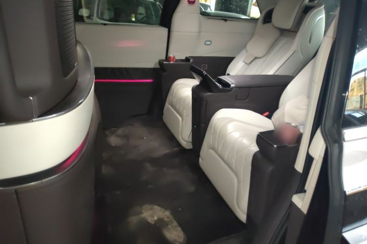 Used Denza D9 2023 PREMIER Founder Edition Left Rear Seat