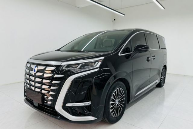 Ojetý Denza D9 2024 DM-i 980 Four-Wheel Drive Prestige Model