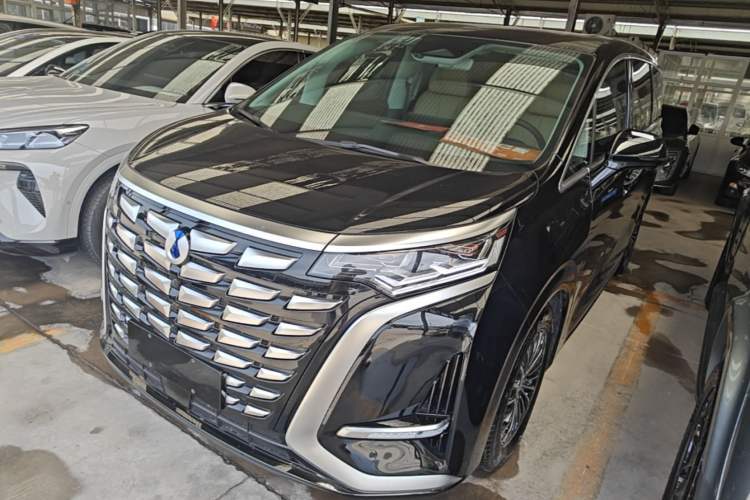 Used Denza D9 2024 DM-i 1050 Luxury Model Guazi used car, China used car export, Used car for sale, Used Denza cars, Cheapest cars for sale
