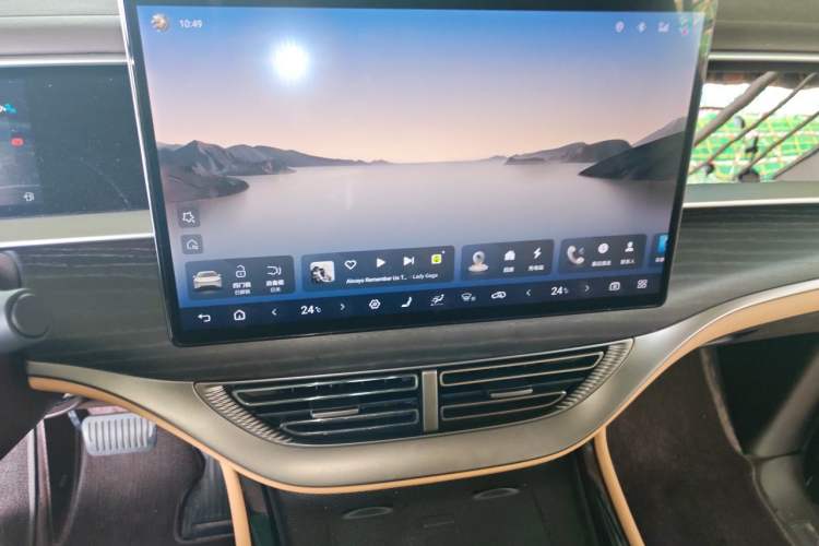 Used Denza D9 2024 DM-i 980 Four-Wheel Drive Flagship Model Audio And AC Panel