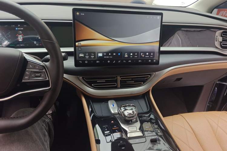Used Denza D9 2024 DM-i 980 Four-Wheel Drive Prestige Model Audio And AC Panel