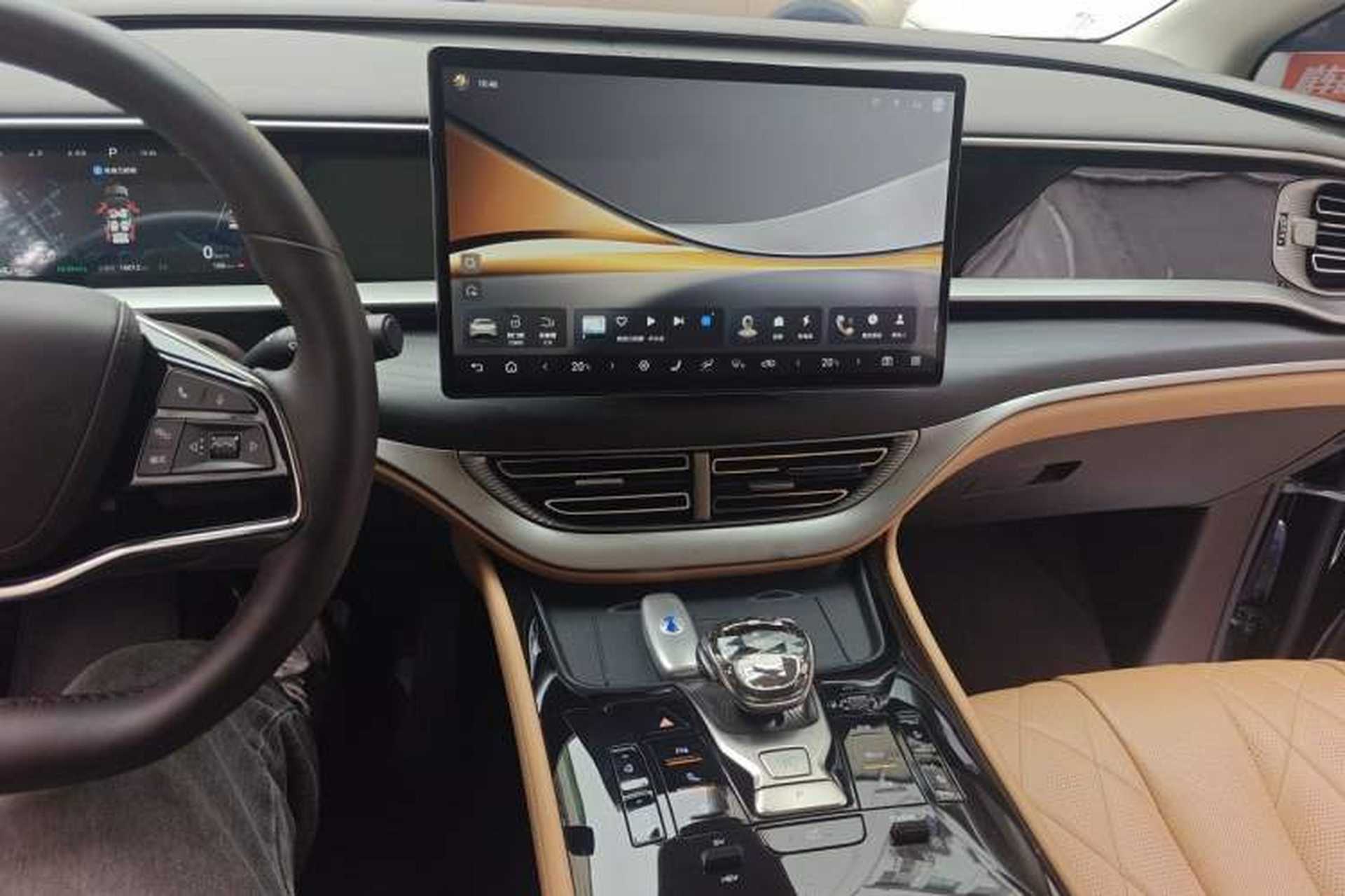 Used Denza D9 2024 DM-i 980 Four-Wheel Drive Prestige Model Audio And AC Panel