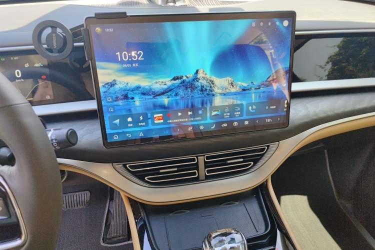 Used Denza D9 2024 DM-i 980 Four-Wheel Drive Prestige Model Audio And AC Panel