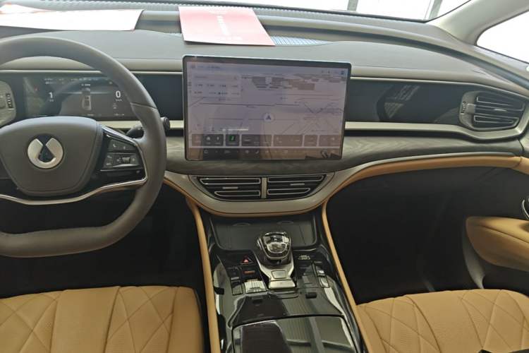 Used Denza D9 2024 DM-i 1050 Luxury Model Audio And AC Panel