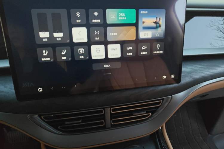 Used Denza D9 2024 DM-i 980 Four-Wheel Drive Prestige Model Audio And AC Panel