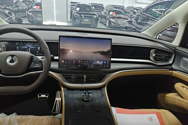 Used Denza D9 2024 DM-i 980 Four-Wheel Drive Prestige Model Audio And AC Panel