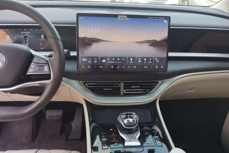 Used Denza D9 2024 DM-i 980 Four-Wheel Drive Prestige Model Audio And AC Panel