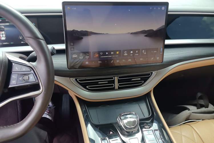 Used Denza D9 2024 DM-i 980 Four-Wheel Drive Flagship Model Audio And AC Panel