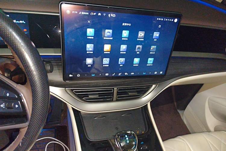 Used Denza D9 2024 DM-i 980 Four-Wheel Drive Flagship Model Audio And AC Panel