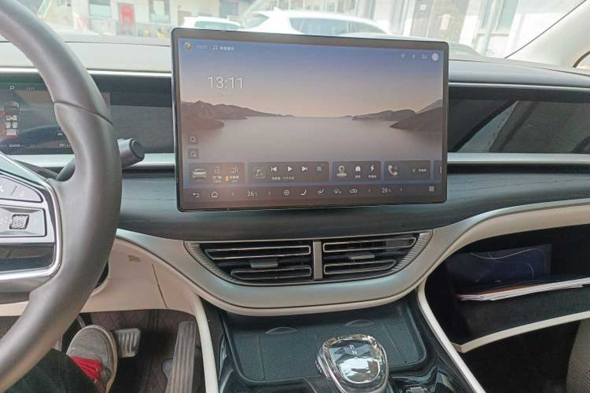 Used Denza D9 2024 DM-i 980 Four-Wheel Drive Flagship Model Audio And AC Panel