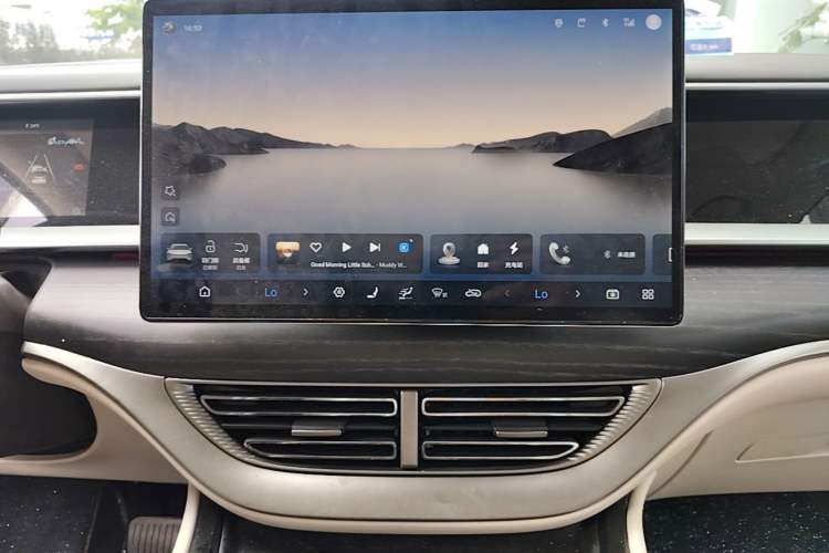 Used Denza D9 2024 DM-i 980 Four-Wheel Drive Flagship Model Audio And AC Panel