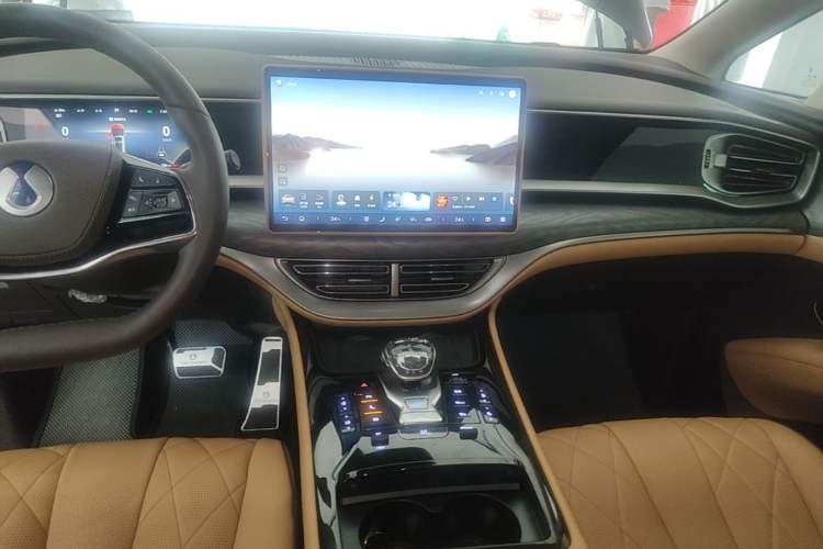 Used Denza D9 2024 DM-i 1050 Luxury Model Audio And AC Panel