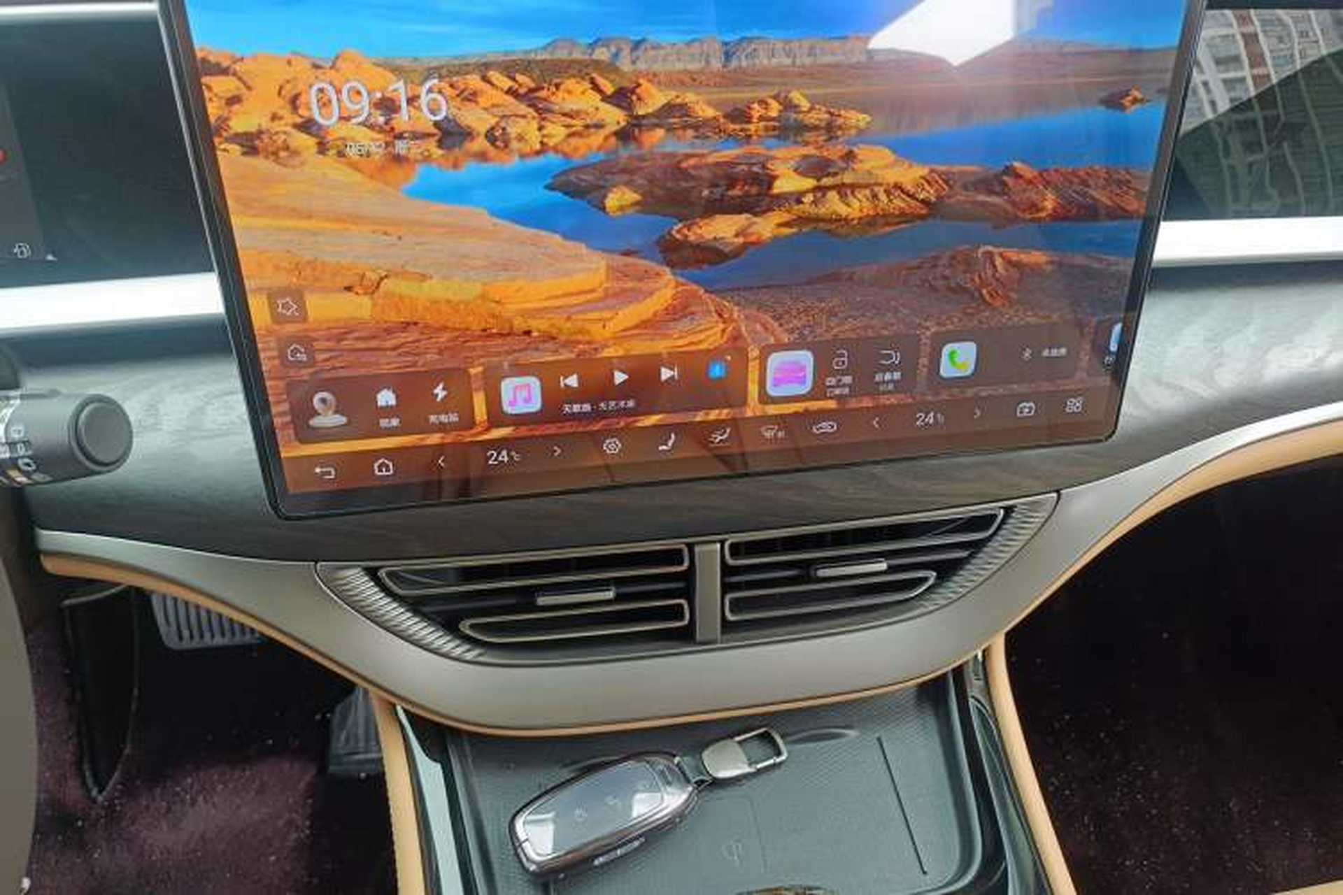 Used Denza D9 2024 DM-i 980 Four-Wheel Drive Prestige Model Audio And AC Panel