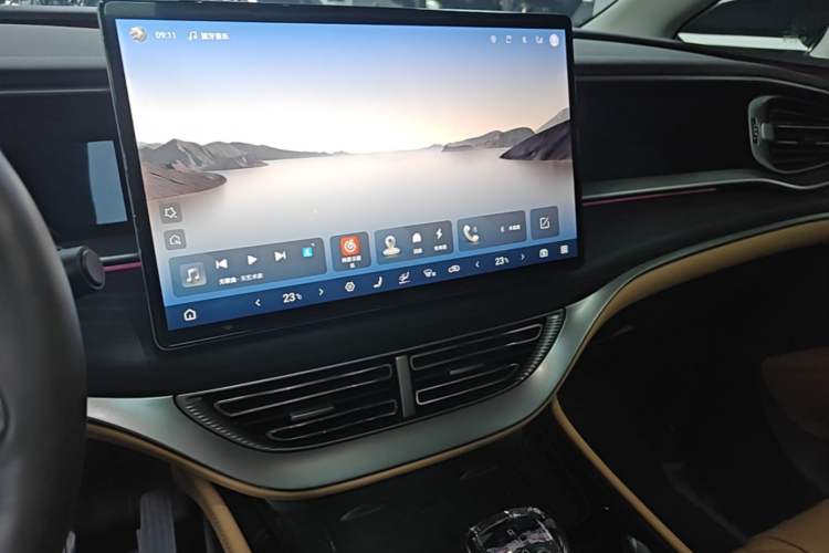 Used Denza D9 2024 DM-i 980 Four-Wheel Drive Flagship Model Audio And AC Panel