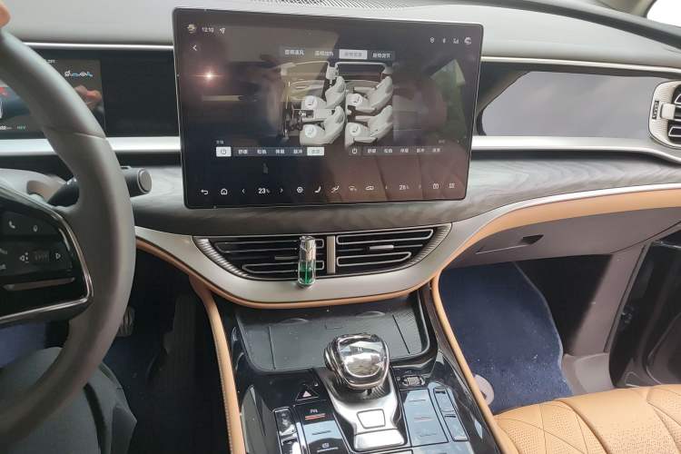Used Denza D9 2024 DM-i 1050 Luxury Model Audio And AC Panel