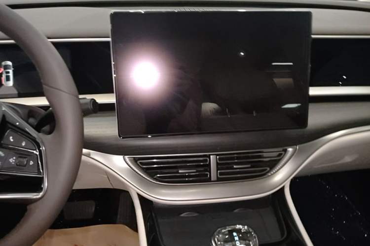 Used Denza D9 2024 DM-i 980 Four-Wheel Drive Prestige Model Audio And AC Panel