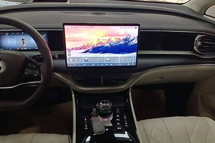 Used Denza D9 2024 DM-i 980 Four-Wheel Drive Flagship Model Audio And AC Panel