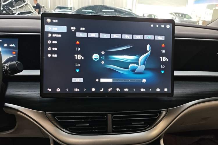 Used Denza D9 2024 DM-i 980 Four-Wheel Drive Prestige Model Audio And AC Panel